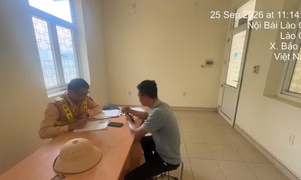 Xe đầu kéo đi ngược chiều trên cao tốc Nội Bài - Lào Cai, tài xế bị phạt 5 triệu đồng