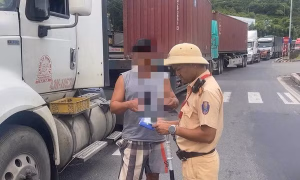 Khai thác dữ liệu, phát hiện tài xế xe đầu kéo lái xe quá 5 giờ liên tục