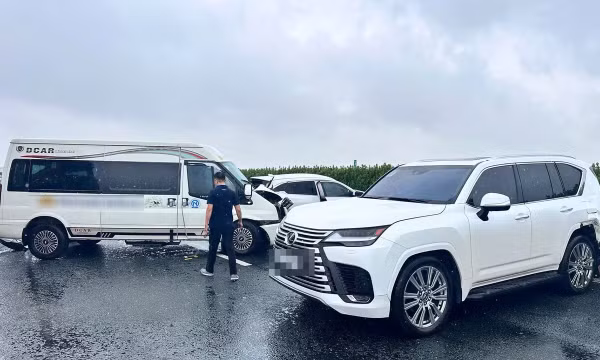Xe Lexus chèn ép, dừng đột ngột trên cao tốc: Công an điều tra dấu hiệu tội phạm