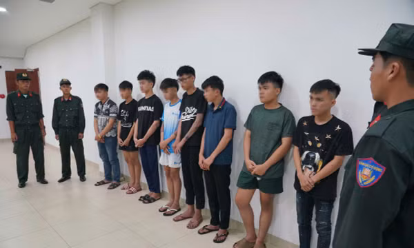 Khởi tố nhóm 'quái xế' mang hung khí, chạy xe lạng lách gây rối trên đường