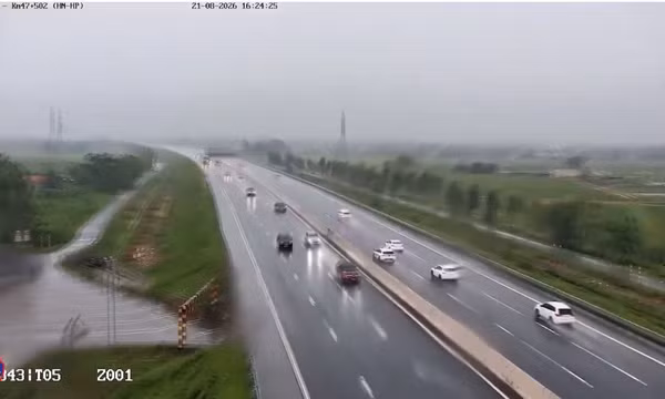 Nguyên tắc chuyển làn vượt xe tại 'làn đường vượt xe' trên đường cao tốc