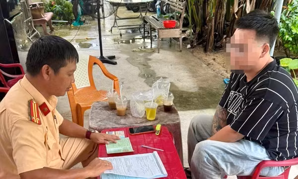 Xử lý tài xế đỗ ô tô ngược chiều trên đường phố Quy Nhơn