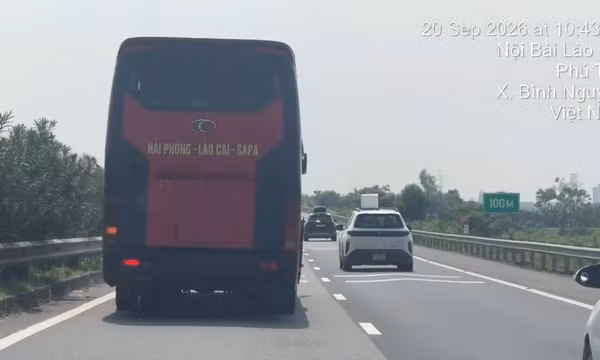 Xe khách chạy chậm ở làn trái cao tốc Nội Bài - Lào Cai bị xử phạt