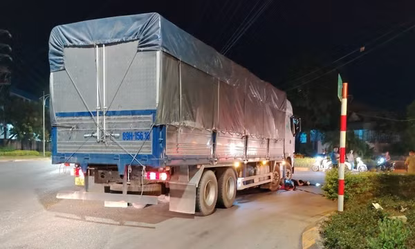 Hai mẹ con tử vong thương tâm sau va chạm với xe tải