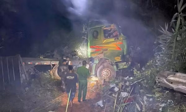 Xe tải lao xuống vực, tài xế tử vong