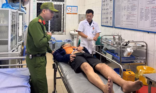 Công an Lào Cai cứu nam thanh niên rơi xuống vực sâu
