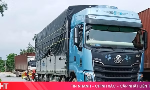 Hà Tĩnh: Xe tải va chạm xe máy, 1 người tử vong