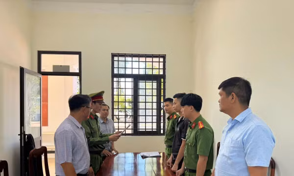 Bắt giam tài xế say xỉn lái xe tông công nhân môi trường ở Quảng Ngãi