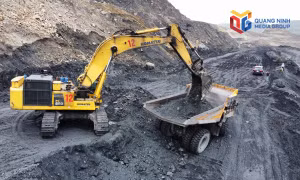 Hoạt động khai thác than tại khai trường Công ty CP Than Cao Sơn.