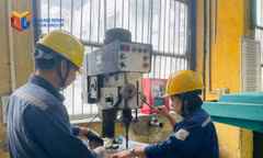 Công nhân làm việc tại Công ty Nhiệt điện Uông Bí được trang bị bảo hộ và đảm bảo các điều kiện lao động khác.