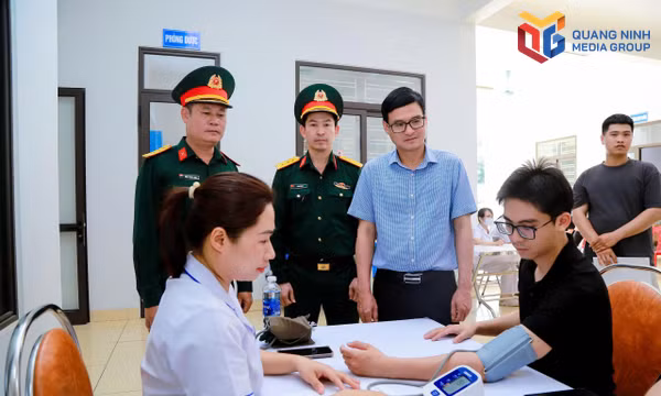 Hội đồng Nghĩa vụ quân sự phường Mạo Khê tổ chức khám sơ tuyển sức khỏe nghĩa vụ quân sự năm 2027 cho nam công dân trong độ tuổi thực hiện nghĩa vụ quân sự trên địa bàn.