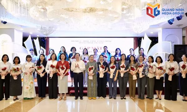 Gặp mặt cán bộ nữ lãnh đạo chủ chốt thành phố