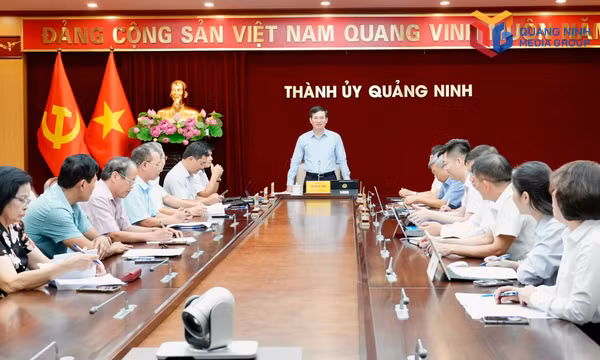 Thực hiện đồng thời giữa chăm sóc và phát huy vai trò người cao tuổi