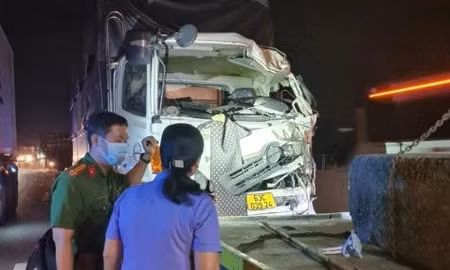 5 ô tô va chạm liên hoàn trên cao tốc TP. Hồ Chí Minh - Trung Lương, 2 người bị thương