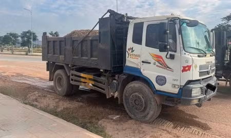 Xử lý xe chở đất đá không che bạt, hết hạn kiểm định