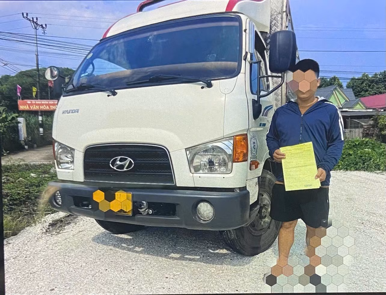 Người vi phạm cùng phương tiện liên quan đến hành vi vi phạm.