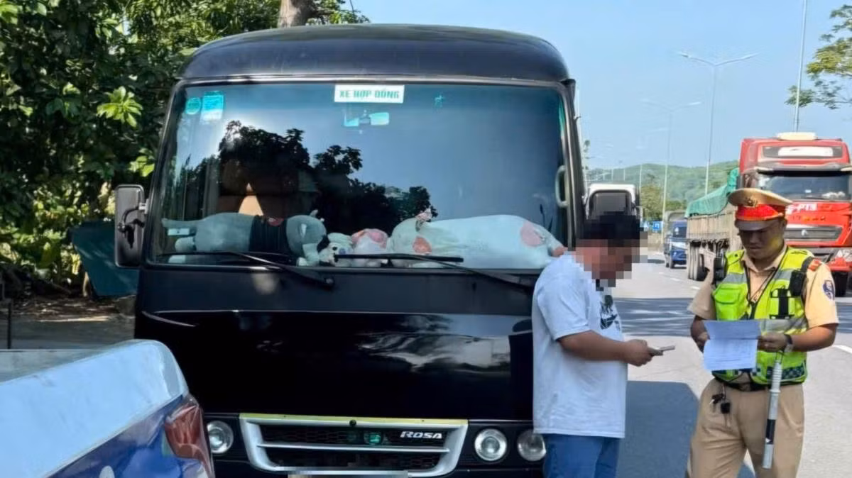 Tài xế và phương tiện bị xử phạt.