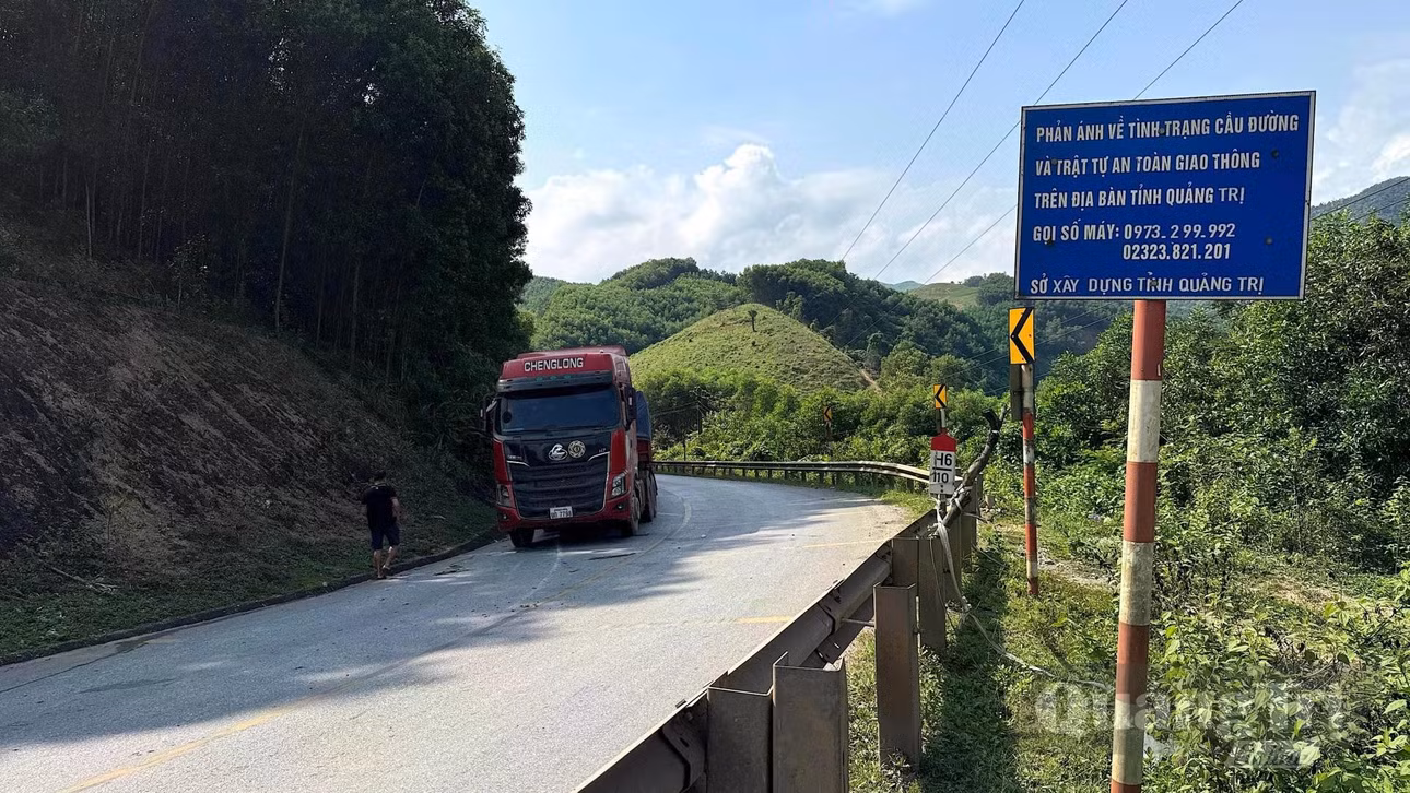 Biển thông tin ven đường để thông báo tình trạng ùn tắc - Ảnh: Quang Ngọc