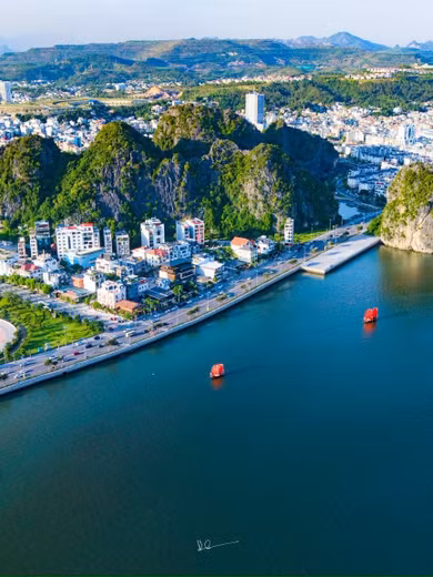 Một góc đô thị của Quảng Ninh. Ảnh: Phạm Lê Hưng