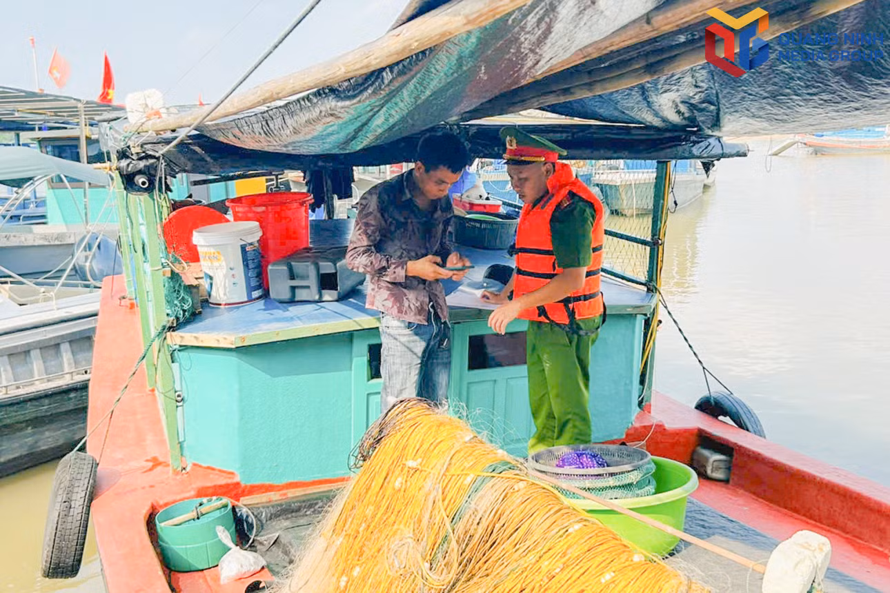 bqn_tr_cong-an-xa-dam-ha-tang-cuong-tuan-tra-phong-chong-khai-thac-thuy-san-bat-hop-phap.jpg