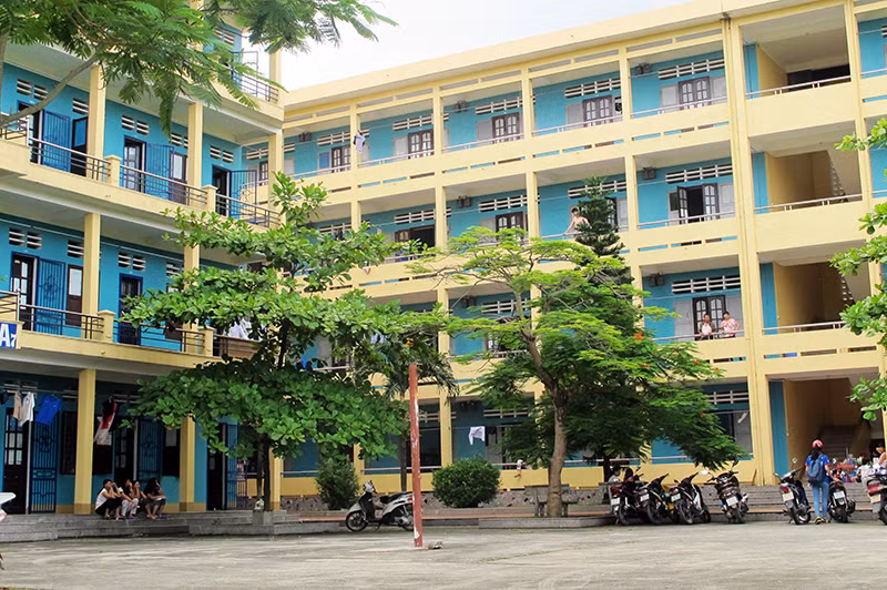 "Hậu trường" mùa thi