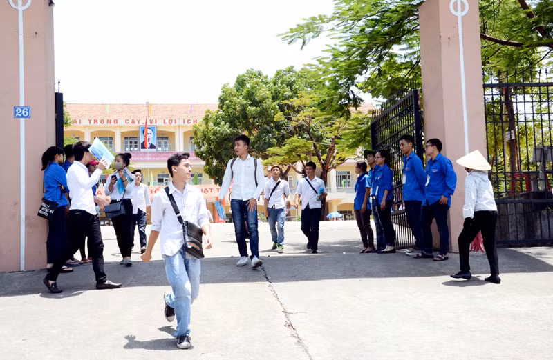 Kỳ thi THPT quốc gia năm 2015: Dấu ấn màu áo xanh tình nguyện