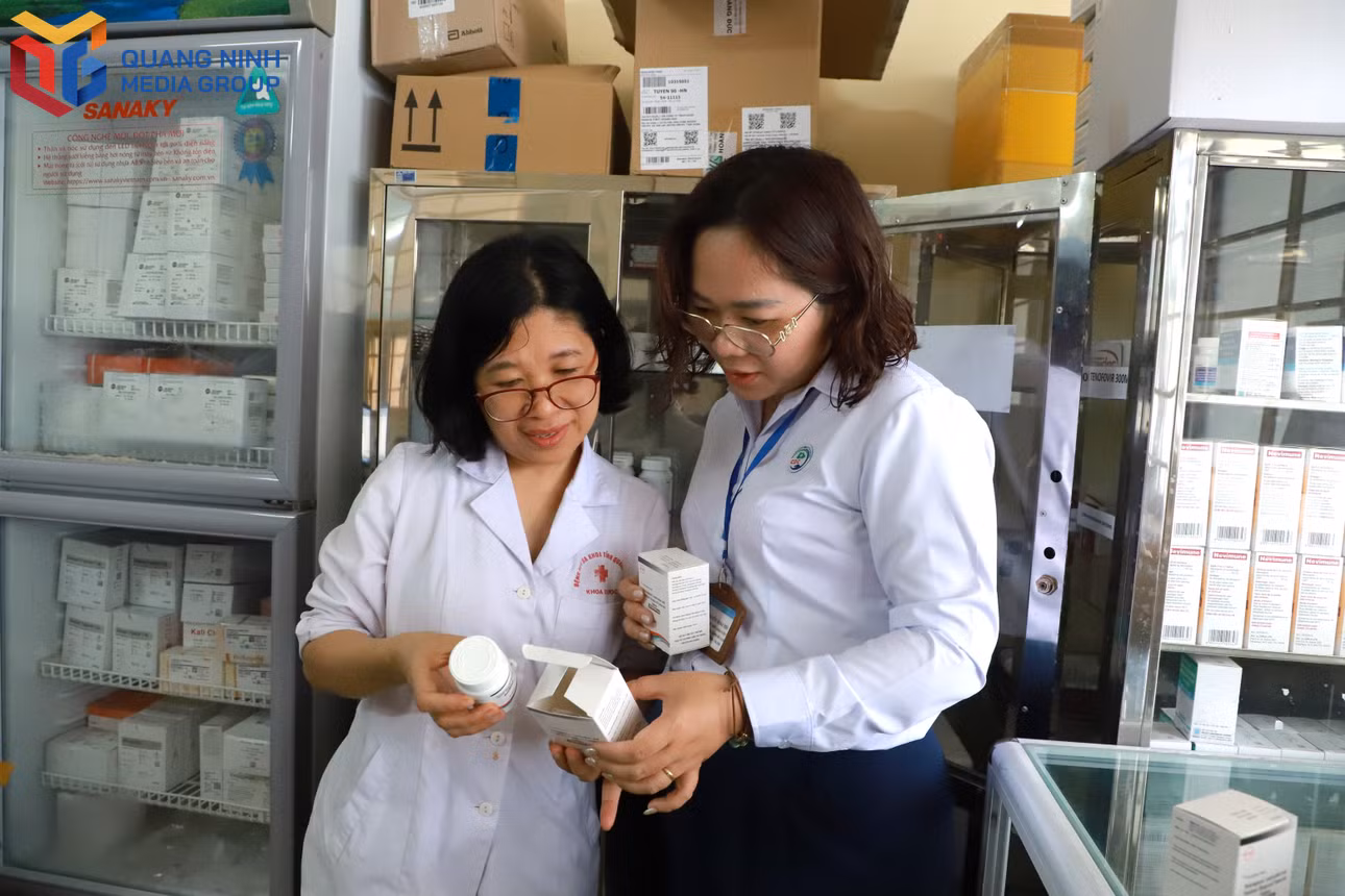 bqn_tl_thsbs-nguyen-hoai-thu-pho-truong-khoa-phong-chong-hiv-aids-cdc-quang-ninh-giam-sat-hoat-dong-dieu-tri-hiv-tai-benh-vien-da-khoa-tinh-quang-ninh.jpg