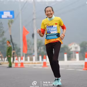 Cụ bà 85 tuổi và niềm đam mê chạy bộ