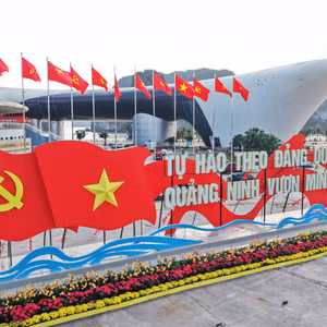Quảng Ninh qua thơ - Những mùa xuân khát vọng