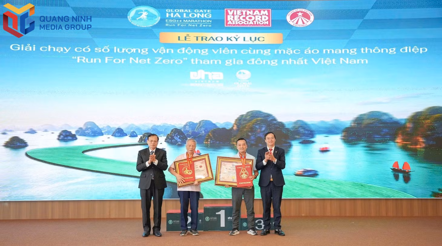 bqn_tl_don-nhan-quyet-dinh-cong-nhan-ky-luc-viet-nam.jpg