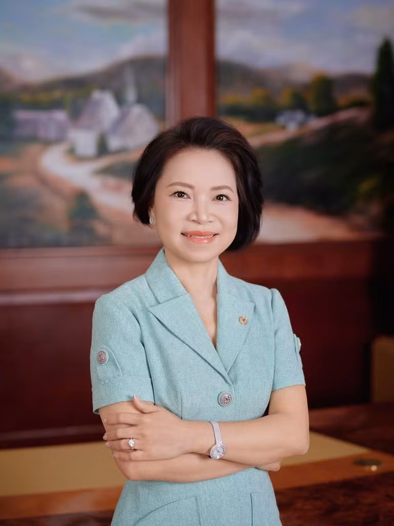 ba-pham-thu-huong-pho-chu-tich-tap-doan-vingroup.jpg