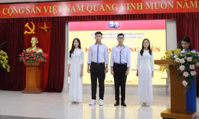 Tuổi 18 dưới cờ Đảng