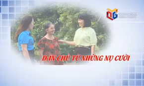 Dân chủ từ những nụ cười