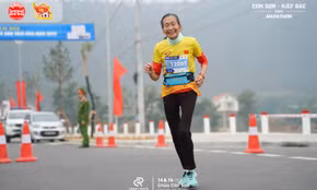 Cụ bà 85 tuổi và niềm đam mê chạy bộ