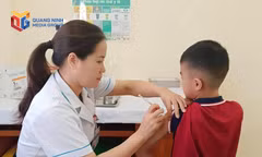 Người dân phường Hồng Gai tham gia khám sức khỏe định kỳ, tháng 7/2026.