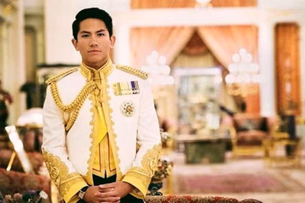 Những thành viên Hoàng gia độc thân, sành điệu, hấp dẫn nhất thế giới
