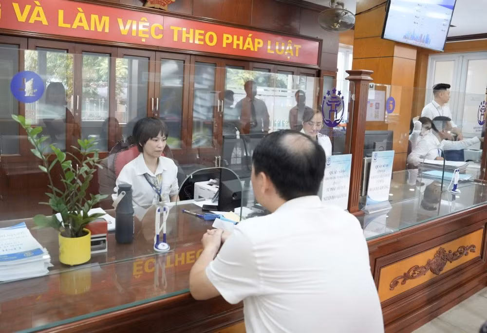 Phấn đấu 100% cán bộ, công chức, viên chức được gắn định danh điện tử thống nhất. Ảnh: Phạm Đông