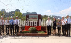 Gắn biển các công trình chào mừng Ngày Truyền thống công nhân Vùng mỏ - Truyền thống ngành Than 12/11 (1936-2016)