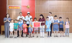 Đoàn ĐBQH tỉnh tặng quà thiếu nhi xã Hải Lạng, tháng 5-2026