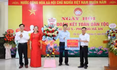 Chủ nhiệm Ủy ban Kinh tế của Quốc hội Vũ Hồng Thanh dự Ngày hội Đại đoàn kết toàn dân tộc tại phường Hà An, TX Quảng Yên, tháng 11-2022