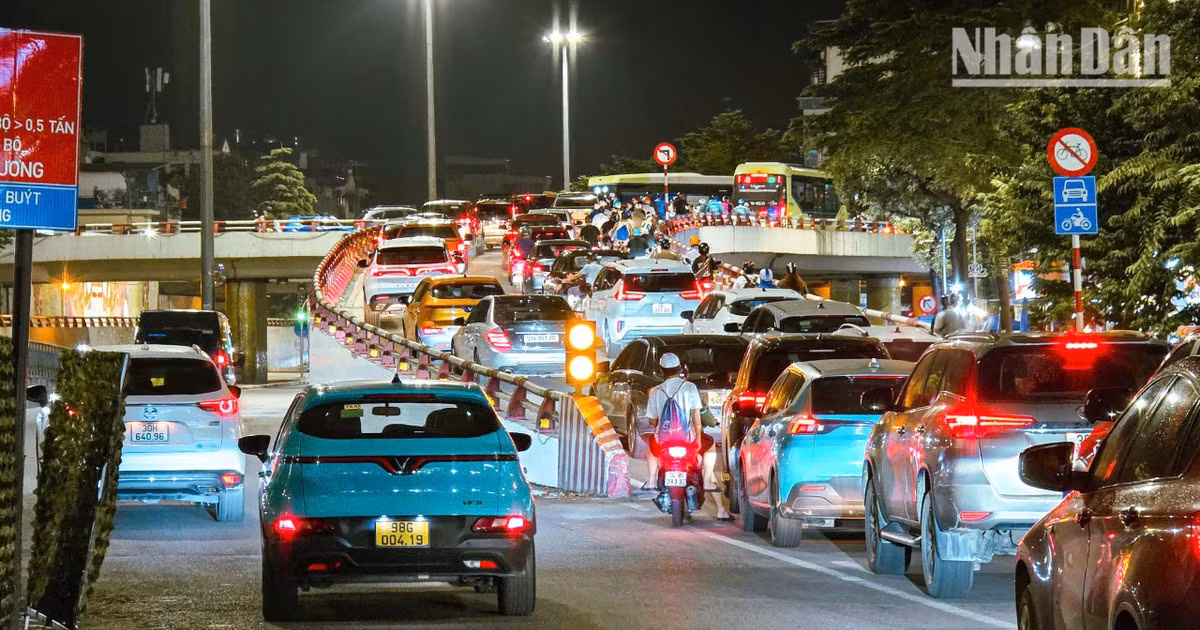 Trong đợt nghỉ lễ 2/9, lưu lượng phương tiện tăng cao trên các tuyến đường cửa ngõ nhưng không xảy ra ùn tắc kéo dài. (Ảnh: MINH DUY)