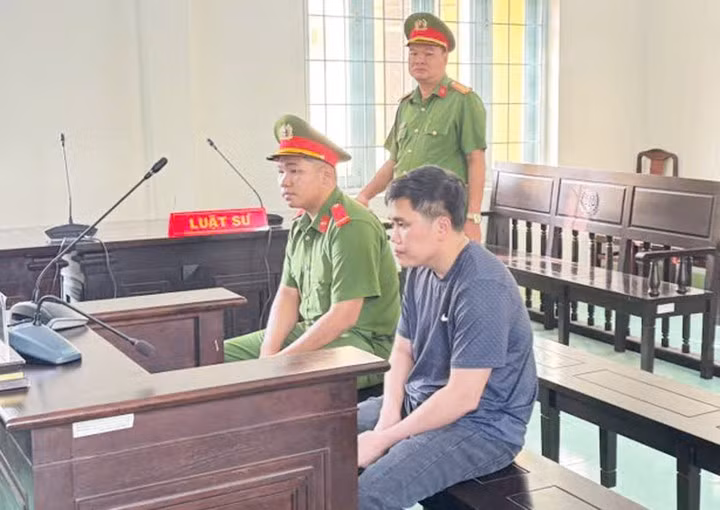 Bị cáo Trung tại tòa sáng 15/10. (Ảnh: An Huy)