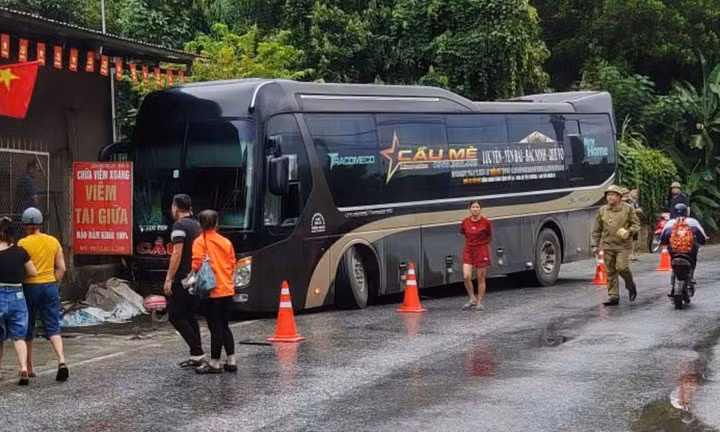 Hiện trường vụ tai nạn tại Km25, thuộc xã Bảo Ái, tỉnh Lào Cai trưa 14/9.
