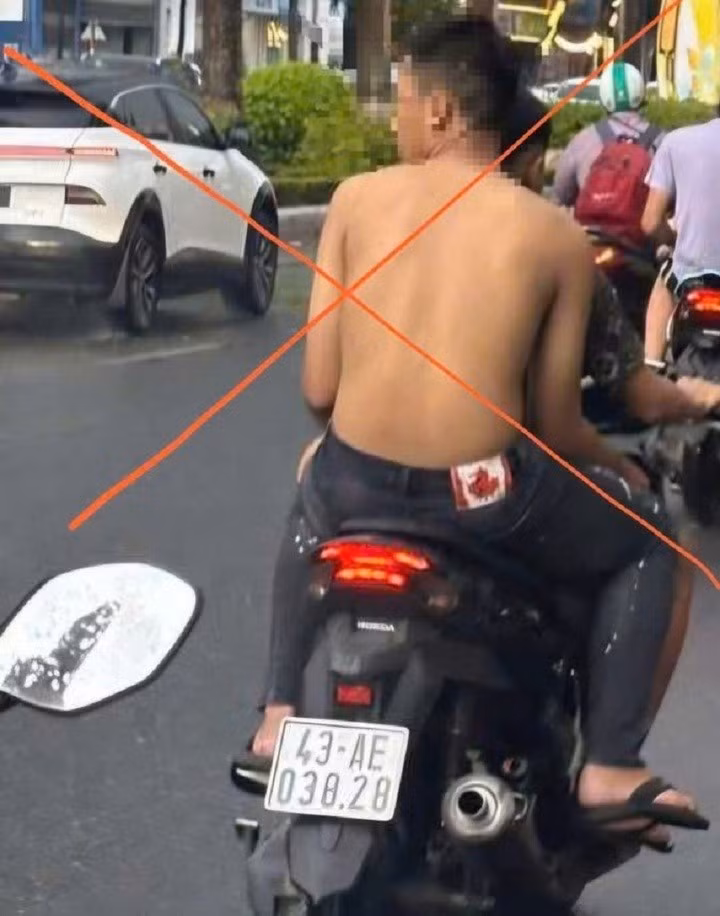 Hai thanh niên chạy xe gắn biển giả trên phố Đà Nẵng. (Ảnh: C.A)