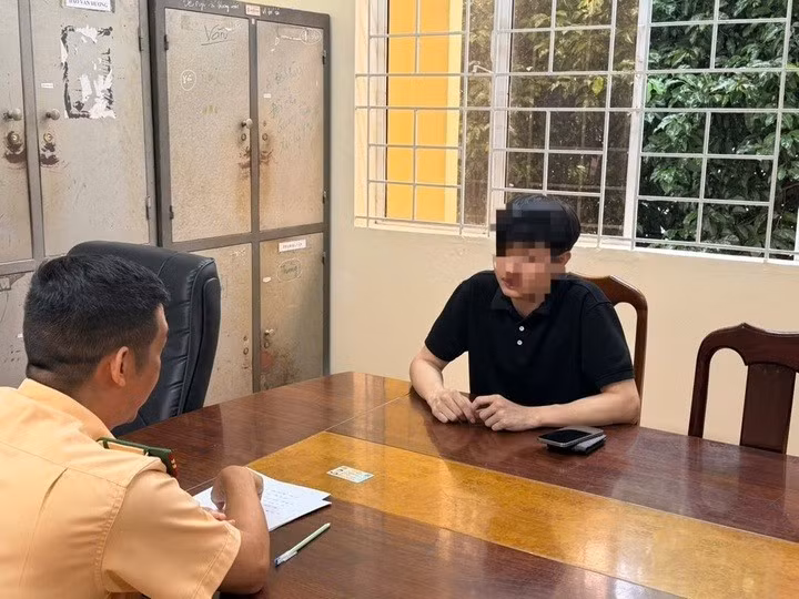 Tài xế Lê Trung C. đến Công an trình diện.