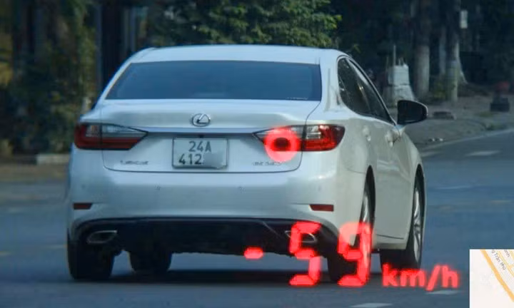 Tài xế L.K.A. chạy 59 km/h, vượt quá tốc độ cho phép 9 km/h. (Ảnh: Đội CSGT đường bộ số 1, Phòng CSGT Công an tỉnh Lào Cai)