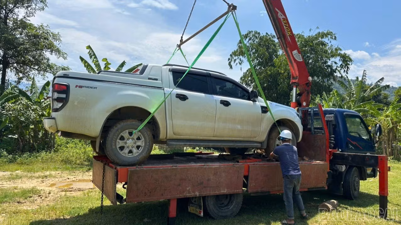Phương tiện vi phạm được cẩu về nơi xử lý theo quy định.