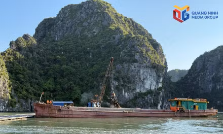 Tuần Châu xử lý bè nuôi thủy sản trái phép, bảo đảm ATGT đường thủy