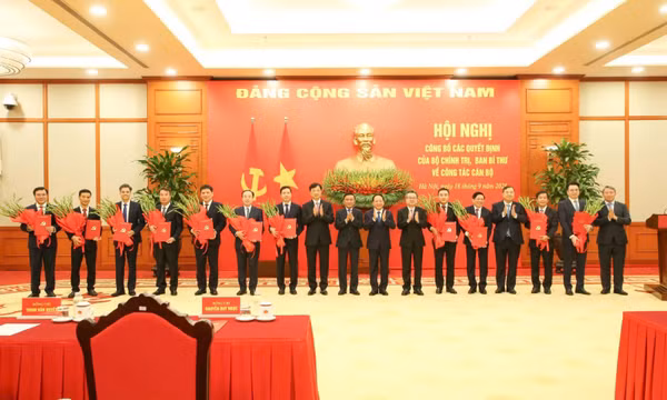 Công bố các Quyết định của Bộ Chính trị, Ban Bí thư về công tác cán bộ