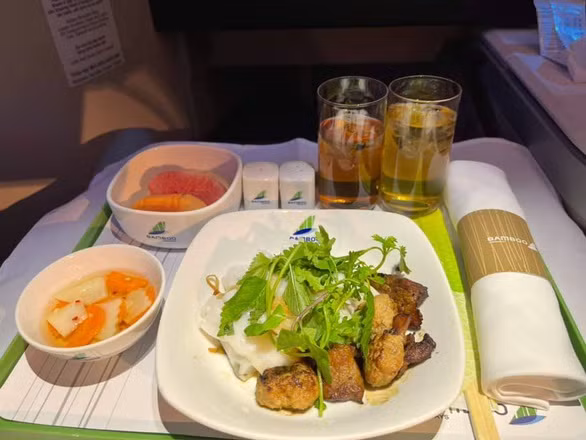 Ấn tượng Bamboo Airways trong lòng hành khách sở hữu vạn dặm bay - Ảnh 1.